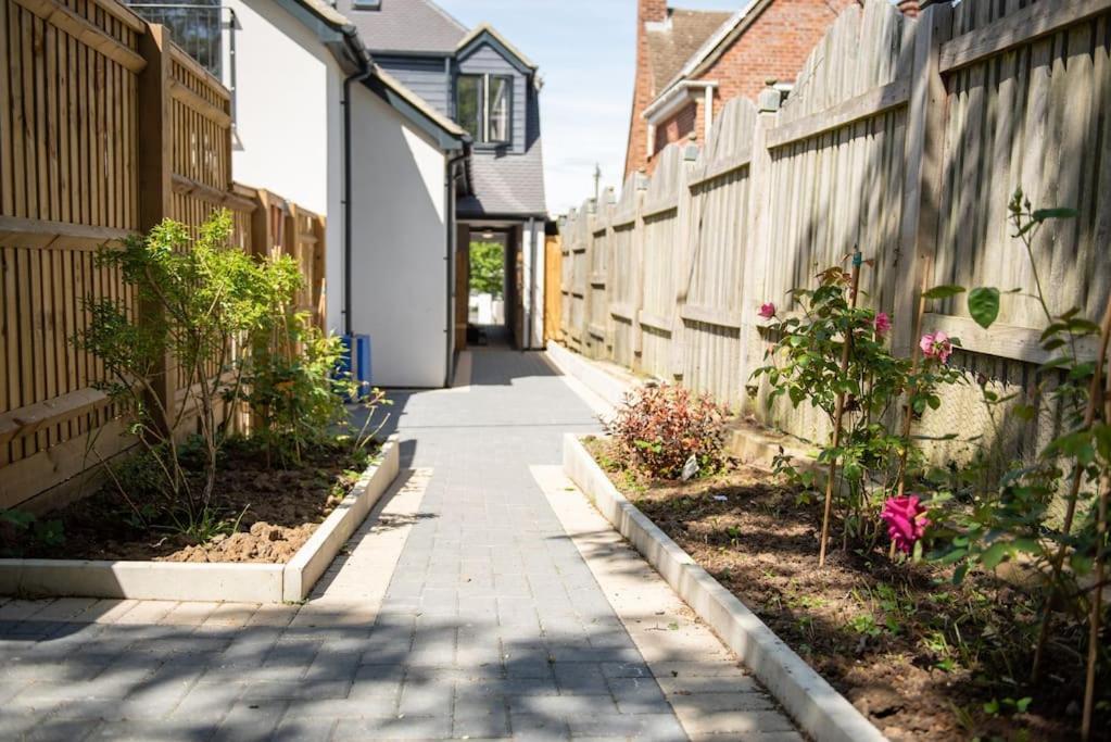 Walnut Luxurious 2-Bedroom With Ensuite - Parking, Netflix, Wifi - Close To Oxford, Bicester & Blenheim Palace Kidlington Exterior foto